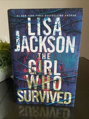 NEW🌈 Lisa Jackson Book "The Girl Who Survived" Hardcover Novel suspense